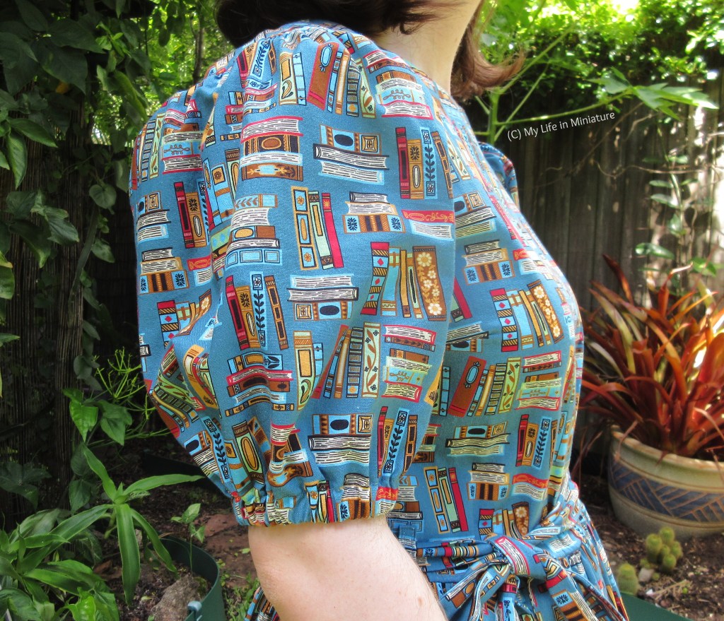 Close-up of one of the puffed sleeves of the dress. The sleeves have an elastic casing at the hem, which gathers them to look like late-1900s puffed sleeves. Said hem is at the elbow.