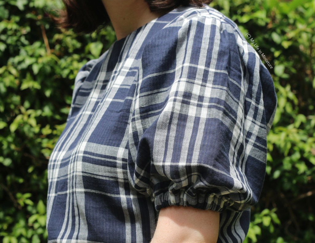 Close-up of the gathered sleeves. They are gathered at the shoulder and the cuff is elasticated, creating more volume. 