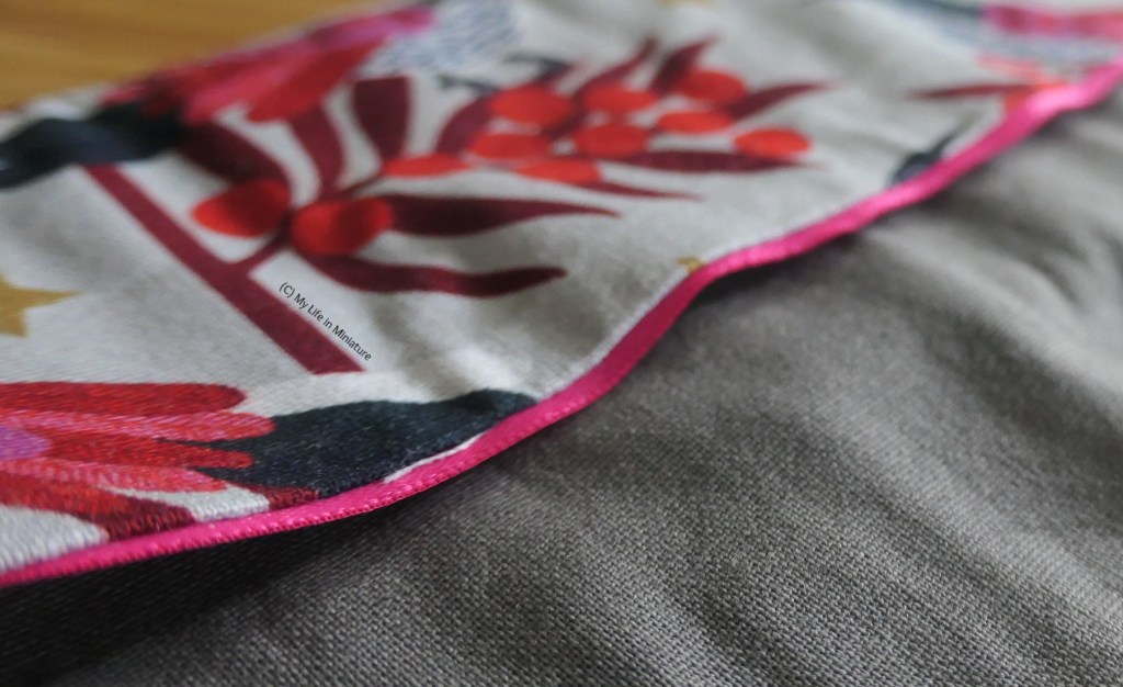 Close-up of the ribbon piping in the interior of the hook roll. This ribbon is the same ribbon used for the ties. 